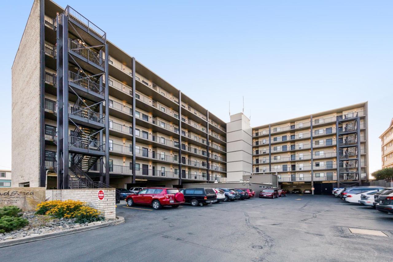 Sand & Sea: The Columbia Apartment Seaside Exterior photo