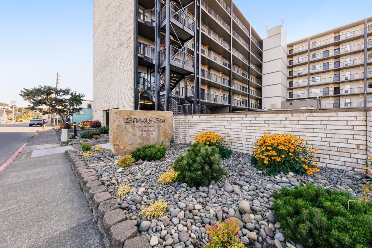Sand & Sea: The Columbia Apartment Seaside Exterior photo