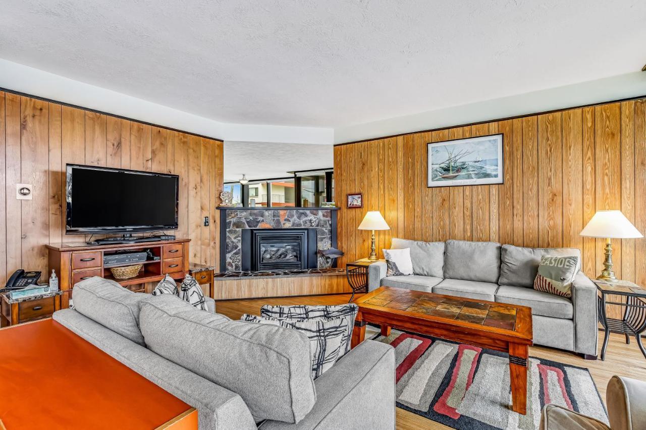 Sand & Sea: The Columbia Apartment Seaside Exterior photo