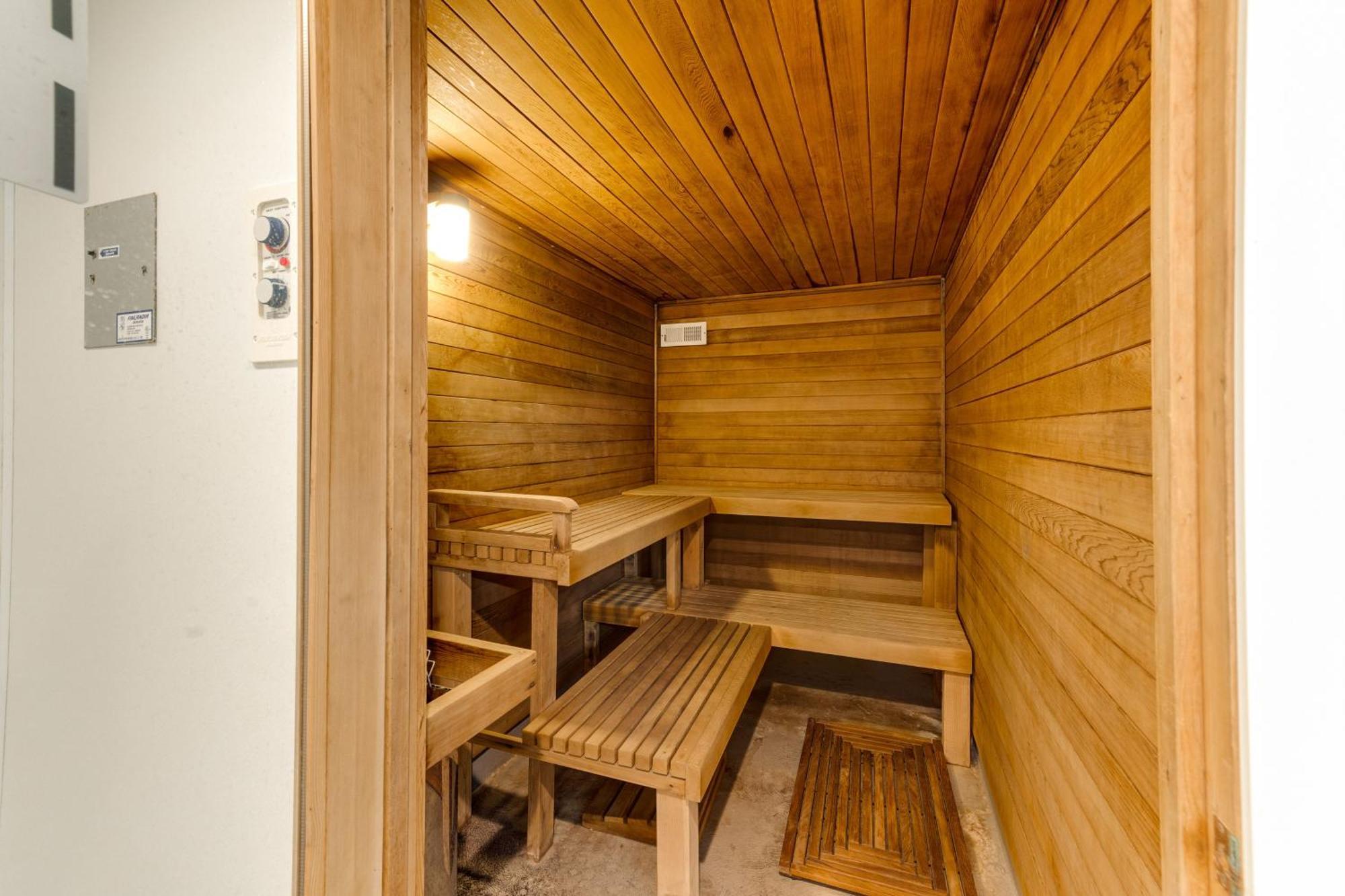 Sand & Sea: The Columbia Apartment Seaside Exterior photo