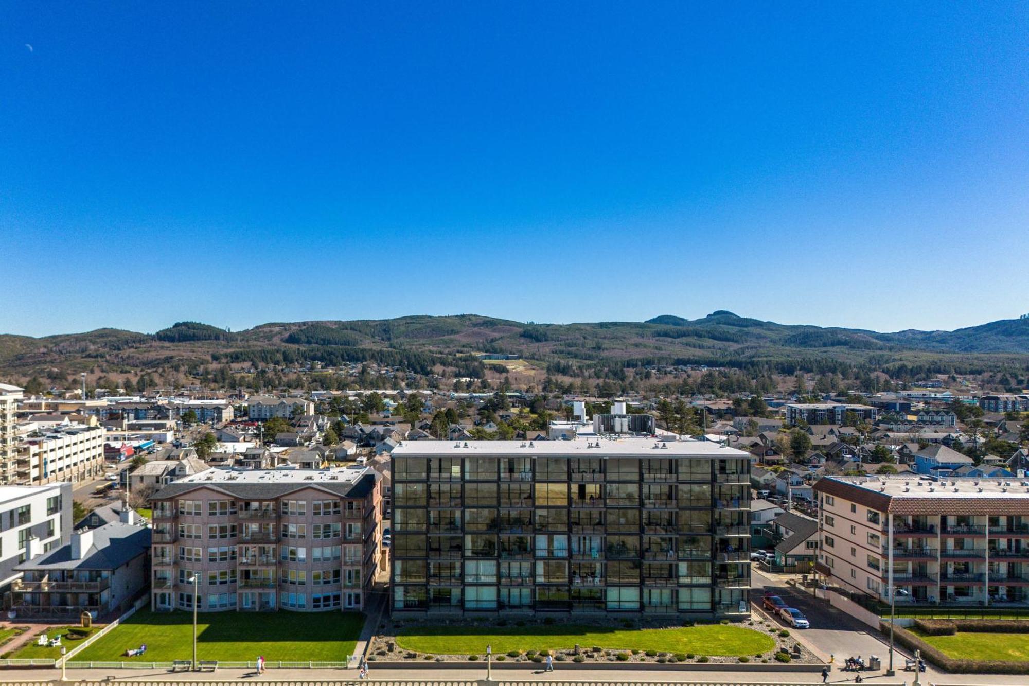 Sand & Sea: The Columbia Apartment Seaside Exterior photo