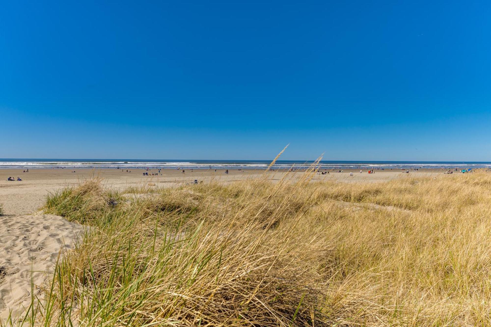 Sand & Sea: The Columbia Apartment Seaside Exterior photo