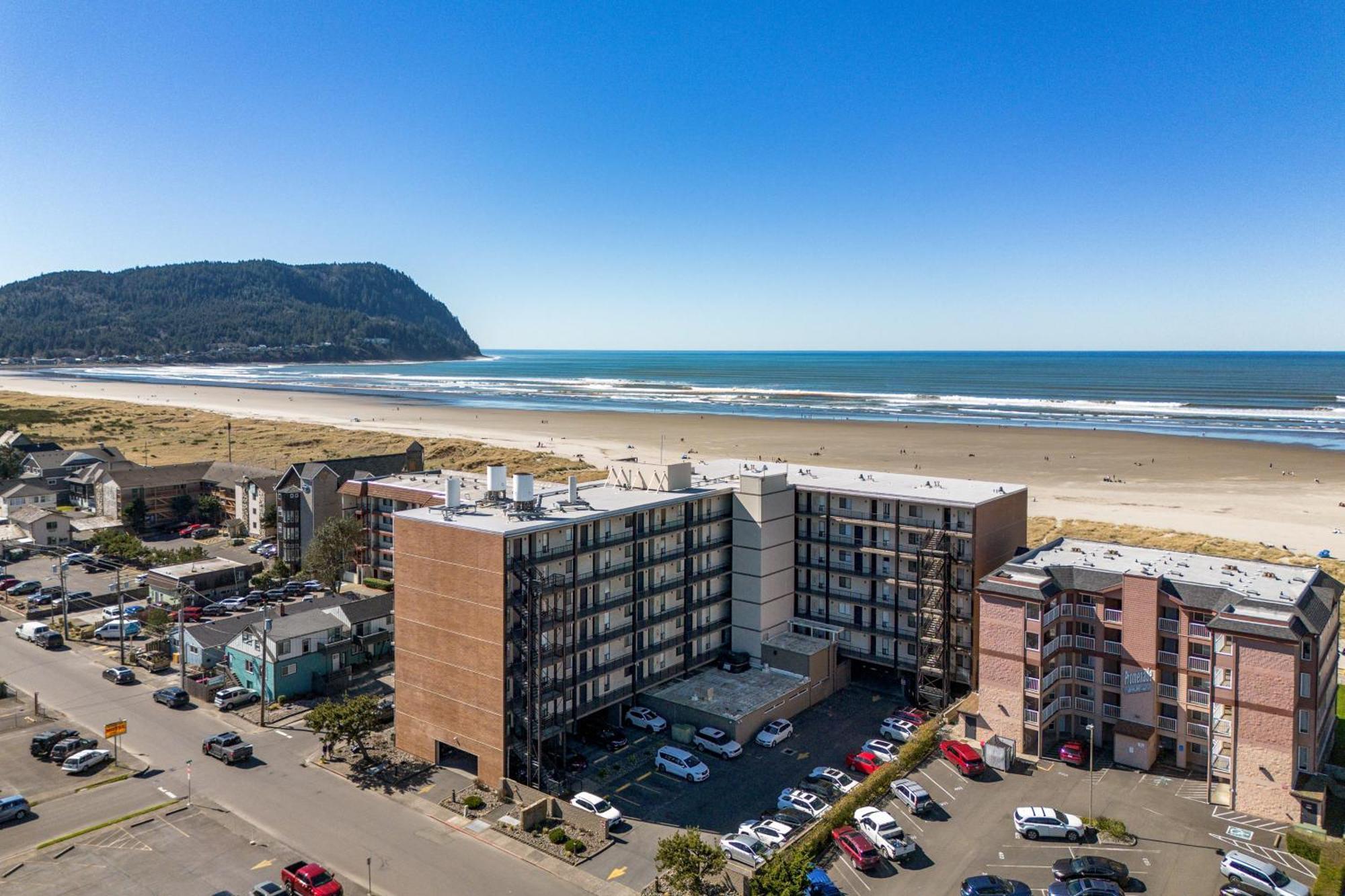 Sand & Sea: The Columbia Apartment Seaside Exterior photo