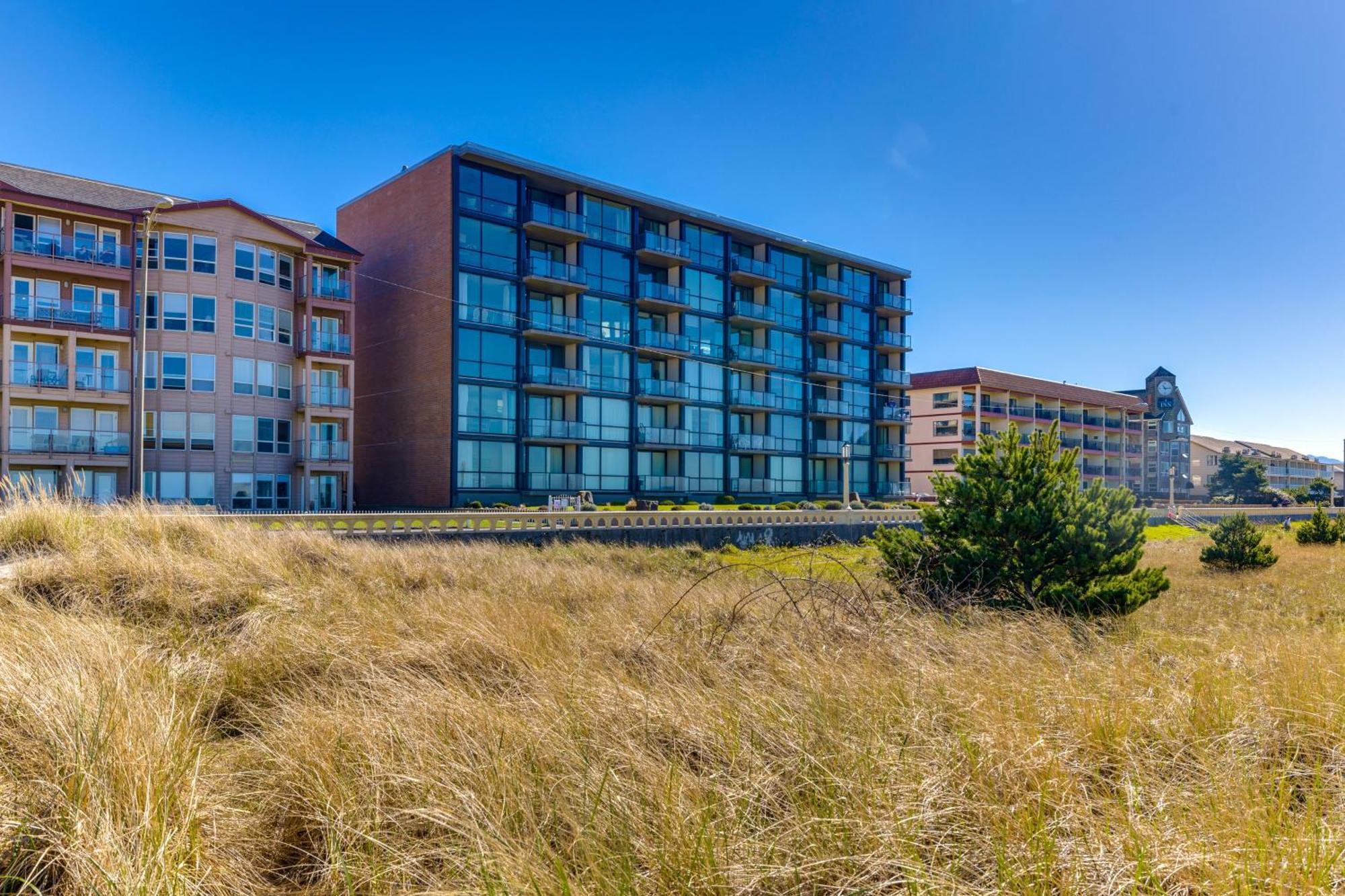 Sand & Sea: The Columbia Apartment Seaside Exterior photo