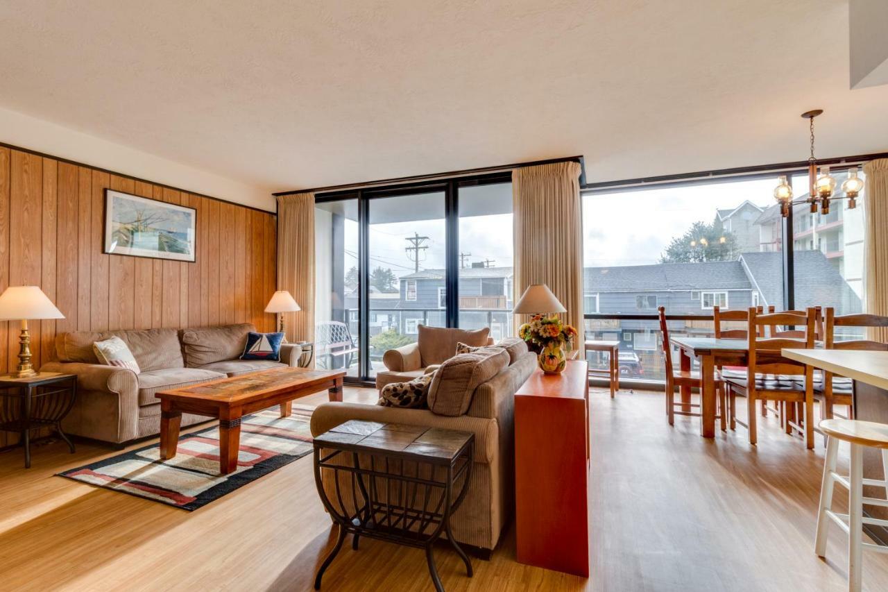 Sand & Sea: The Columbia Apartment Seaside Exterior photo